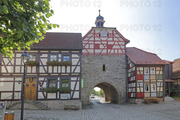 Historic Lower Tor with spire and clock and colourful half-timbered houses, Tor tor, town gate, Heldburg, Thuringia, Germany