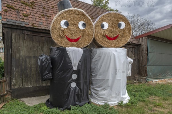 Wedding couple made of straw bales for a wedding celebration, Middle Franconia, Bavaria, Germany