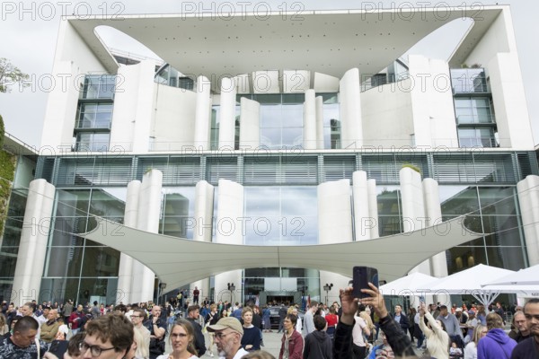 Visitors at the Open Day at the Federal Chancellery in Berlin on 24.08.2025. On 23 and 24 August, the Federal Chancellery, the federal ministries and the Federal Press Office will open their doors to all citizens