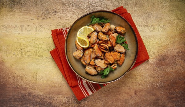 Mussels no shell, boiled, mussels, peeled, in a bowl, with lemon and parsley, Chilean mussels, top view, no people