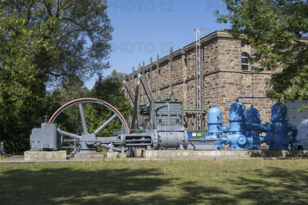 Compound steam engine in front of the RWW Kahlenberg hydroelectric power station, Mülheim an der Ruhr, Rur region, North Rhine-Westphalia, Germany