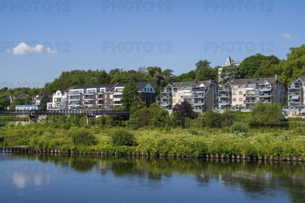 Residential building on the banks of the Ruhr, Saarn-Mendener Ruhraue, nature reserve, Mülheim an der Ruhr, Rurgebiet, North Rhine-Westphalia, Germany