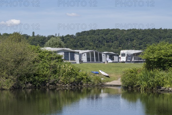 Caravan with awning on the banks of the Ruhr, campsite, Mülheim an der Ruhr, Rurgebiet, North Rhine-Westphalia, Germany