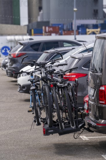 Bicycle carrier, rear carrier for bicycles, which is mounted on a trailer coupling, can transport 2-4 bicycles or e-bikes depending on the model