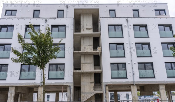 Shell construction, shortly in front of completion of a residential building, new Graf Bismarck city quarter on the Rhine-Herne Canal, residential and commercial development on the site of the power station of the former Graf Bismarck colliery, marina, in Gelsenkirchen, North Rhine-Westphalia, Germany