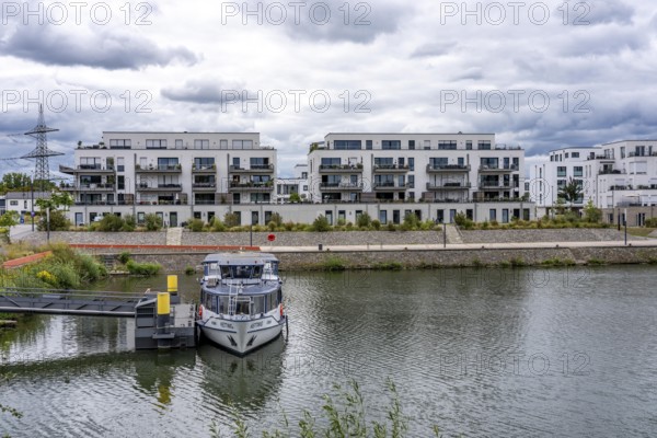 New Graf Bismarck urban quarter on the Rhine-Herne Canal, residential and commercial development on the site of the former Graf Bismarck colliery power station, marina, on the canal, in Gelsenkirchen, North Rhine-Westphalia, Germany