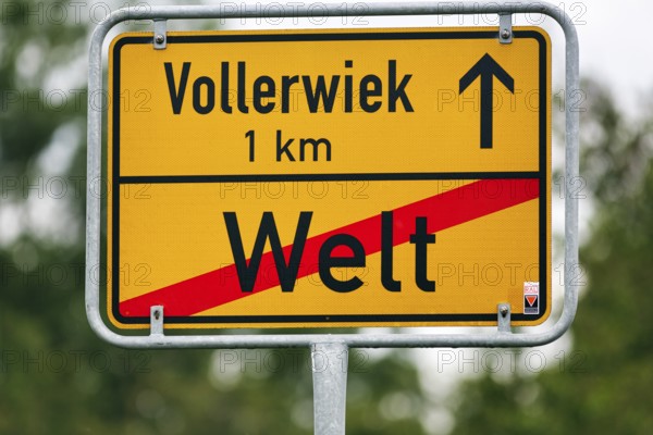Town sign, traffic sign at the end of the village, end of the village world, inscription, village on the Eiderstedt peninsula, North Frisia, Germany