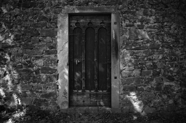 Entrance door, door, gate, locked, weathered, black and white, Old Town, Obernai, also Oberehnheim, Bas-Rhin, Grand-Est, Alsace, France