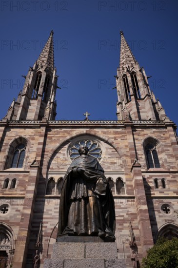 Monument, statue of Charles Emile Freppel, theologian and Bishop of Angers, in front of the church Église Saints Pierre et Paul, St. Peter et St. Paul, old town, Obernai, also Oberehnheim, Bas-Rhin, Grand-Est, Alsace, France