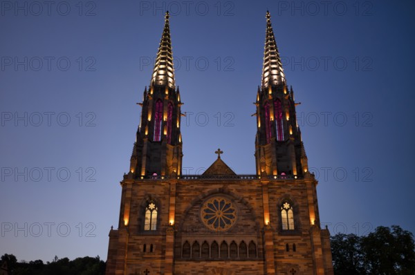 Church Église Saints Pierre et Paul, St. Peter et St. Paul, old town, Obernai, also Oberehnheim, blue hour, dusk, Bas-Rhin, Grand-Est, Alsace, France