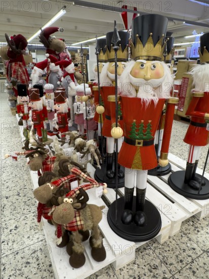 Christmas decoration Decoration for Christmas Christmas holidays in wholesale with large figures oversized nutcracker next to small plush moose plush figures, Germany