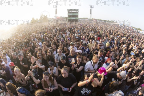 Festival visitors at the Highfield Festival on Saturday, Störmthaler See, 16/08/2025 Notes: the photo was taken with a fisheye lens