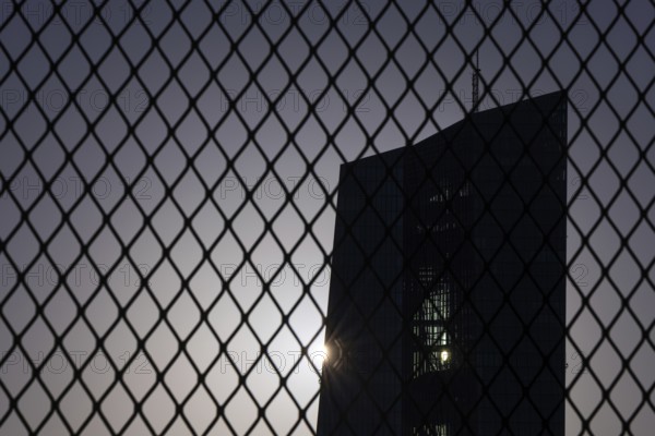 The sun passes behind the European Central Bank (ECB) in Frankfurt am Main, Frankfurt am Main, Hesse, Germany