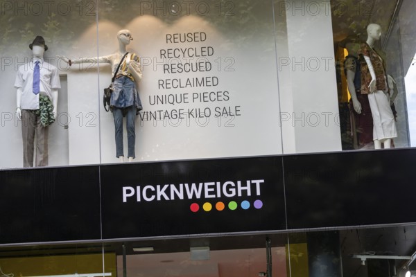 Shop with the PICKNWEIGHT brand logo in the Königstraße pedestrian zone. Second-hand fashion. Stuttgart, Baden-Württemberg, Germany