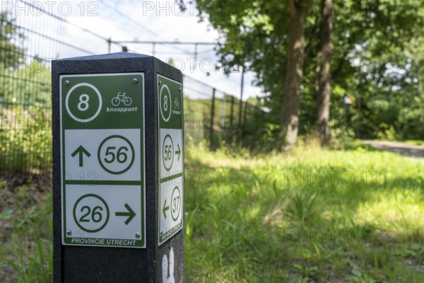 Signpost for the junction cycle path system, Knooppunt, for orientation and navigation on cycle paths, long-distance cycle paths, orientation from one junction to the next, long-distance cycle path F28, west of Amersfoort, Netherlands
