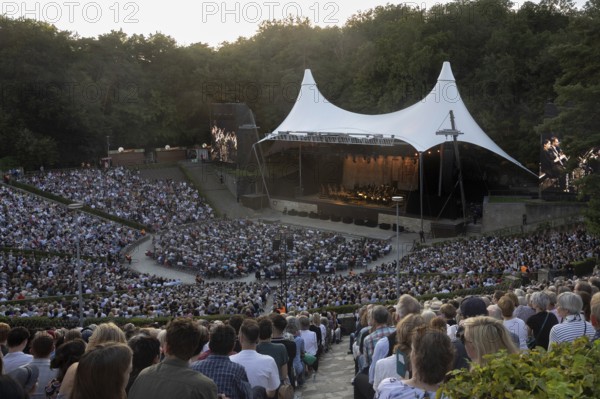 West-Eastern Divan Orchestra - Daniel Barenboim and Lang Lang, Classical, open air on 10 August 2025, Waldbühne, Berlin, Germany < english> West-Eastern Divan Orchestra - Daniel Barenboim & Lang Lang, Classical, open air on August 10, 2025, Waldbühne, Berlin, Germany