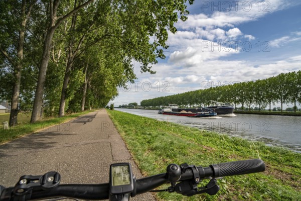 The Amsterdam-Rhine Canal, Amsterdam-Rijnkanaal, 72 km long, artificial waterway, connects the harbour of Amsterdam with the Waal, the largest branch of the Rhine in the Rhine-Meuse delta, connection of Rhine shipping with the 2nd largest seaport in the Netherlands, one of the busiest waterways in the world, cycle path along the canal, Netherlands