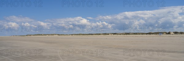 Empty beach, dunes, panorama format, Sankt Peter Ording, Eiderstedt, North Frisia, North Sea, Schleswig-Holstein, Germany