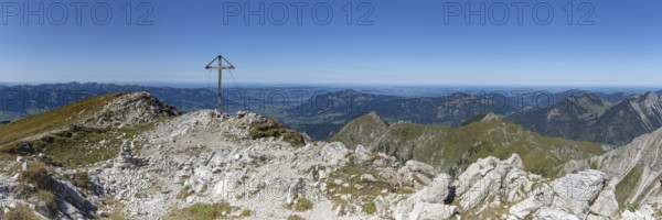 Mountain panorama with summit cross from Großer Dumb, 2280 m, into the Illertal with Grünten, 1738 m, Allgäu Alps, Allgäu, Bavaria, Germany