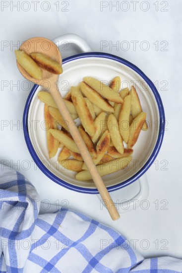 Fried puff noodles in bowl