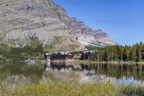 240831_319 Many Glacier Hotel at the bae of the mountains along the shoreline of Swiftcurrent Lake in Glacier National Park, Montana, USA