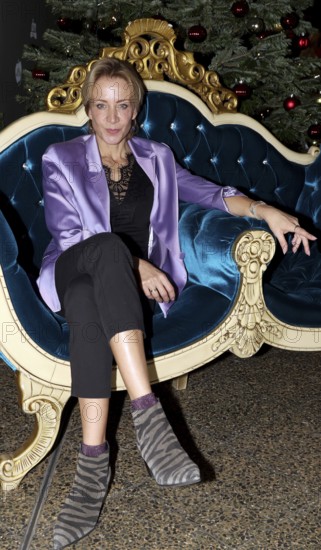 Annika Ernst, 5th Charity Celebrity Pack 2025 campaign for street sweeps e.V. at Bikini Berlin, 26.11.2025