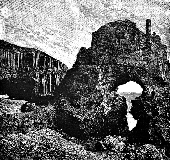 Basalt columns on the coast of Scotland, basalt columns, alkaline effusion rock, formation, Great Britain, geology, travel, historical illustration around 1900