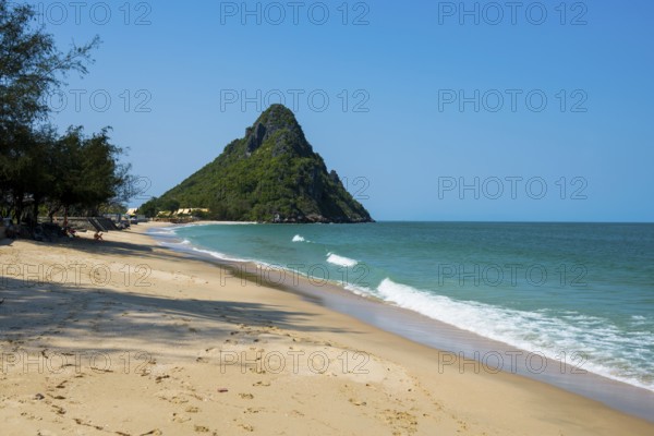 Lonely beach, Ao Noi Beach, Prachuap Khiri Khan, Prachuap Khiri Khan Province, Central Thailand, Thailand