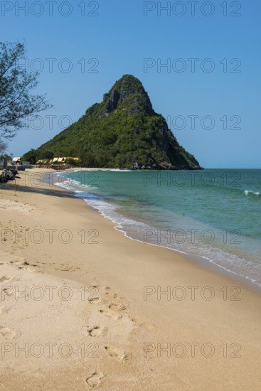 Lonely beach, Ao Noi Beach, Prachuap Khiri Khan, Prachuap Khiri Khan Province, Central Thailand, Thailand