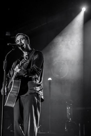 Max Giesinger live on People Tour 2025 in Berlin's Huxleys New World on 26.11.2025 Note: the photo was subsequently converted to b/w