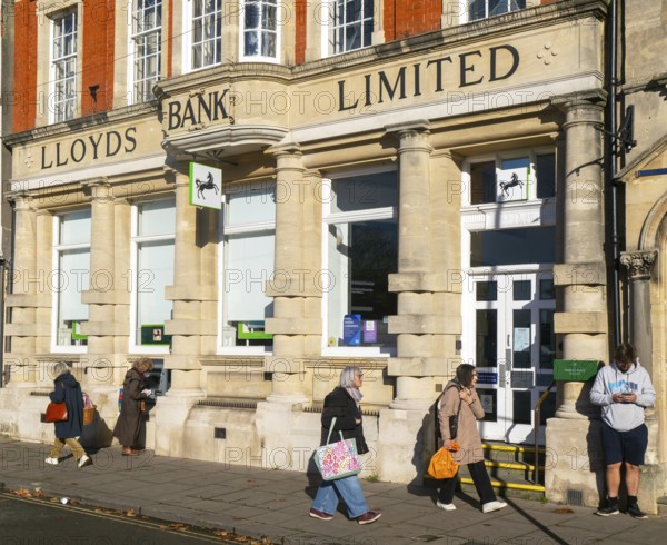 Lloyds bank Limited branch, Devizes, Wiltshire, England, UK people passing on street pavement