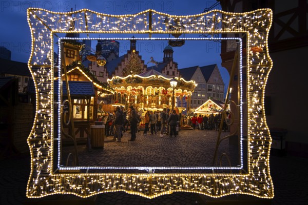There is a large illuminated picture frame on the Römerberg in Frankfurt am Main, through which you can look at the Christmas market or be photographed with this scenery, Römerberg, Frankfurt am Main, Hesse, Germany