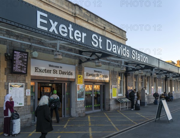 Sign and entrance to Exeter St Davids railway train station, Exeter, Devon, England, UK