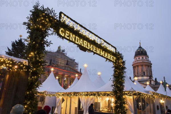 Entrance and stalls at the Christmas market WeihnachtsZauber Gendarmenmarkt on the Gendarmenmarkt, Berlin, 24.11.2025