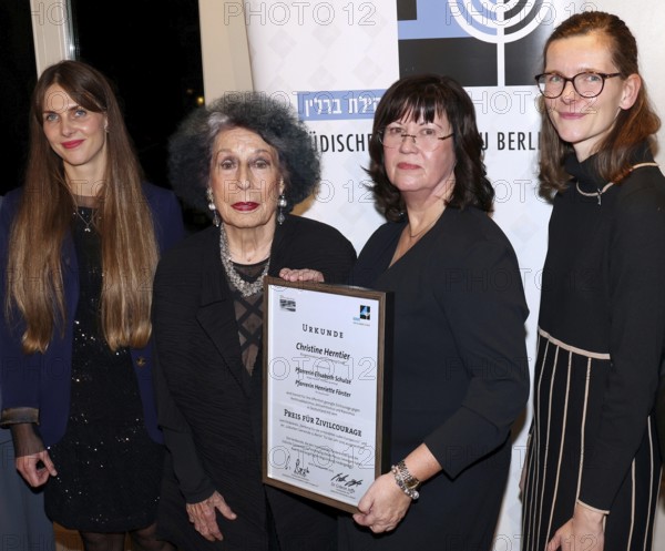 Elisabeth Schulze, Lea Rosh, Christine Herntier, Jette Förster at the Prize for Civil Courage against Right-Wing Radicalism and Anti-Semitism, 19th Charity Dinner Room of Names in Berlin's Hotel Adlon on 24.11.2025