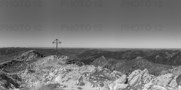 Mountain panorama with summit cross from Großer Dumb, 2280 m, into the Illertal with Grünten, 1738 m, Allgäu Alps, Allgäu, Bavaria, Germany