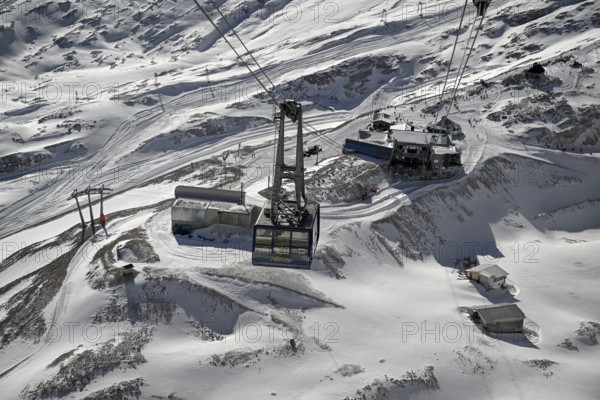 Gletscherbahn gondola to the mountain station of the Zugspitze cable car (2962 m), German side, Grainau municipality, Garmisch-Partenkirchen district, Bavaria, Germany