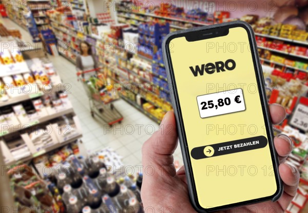 Symbolic image, photo montage, about the European WERO payment service, currently you can only send or receive money directly to another person, P2P, person-to-person, use in stationary retail, supermarkets, shops, etc., to be introduced from 2026