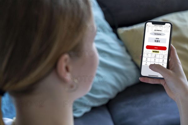 Symbol image, photo montage, to the European WERO payment service, sending or receiving money directly to another person, P2P, person-to-person