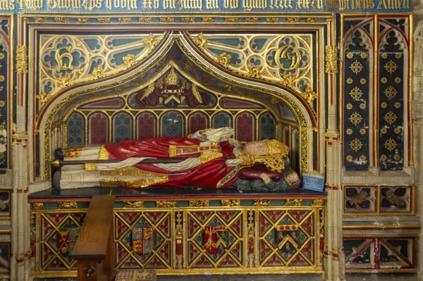 Memorial tomb effigy Bishop Hugh Oldham died 1519, Exeter cathedral church, Exeter, Devon, England, UK