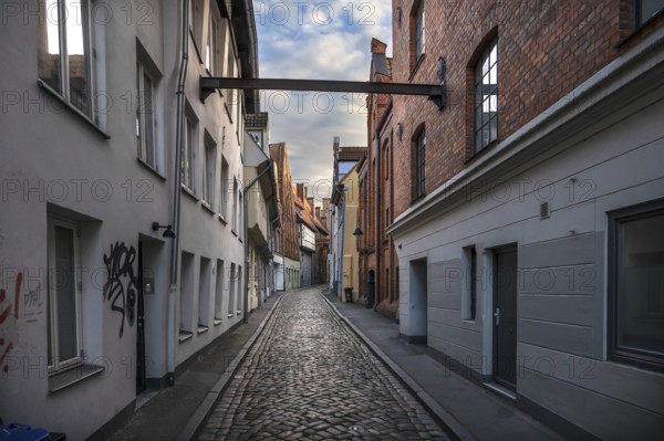 Alley of Lübeck's old town with historic residential buildings, Seventh Querstraße, Hanseatic City of Lübeck, Schleswig-Holstein, Germany