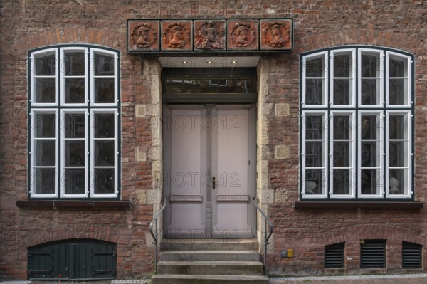 Terracotta decoration above the entrance to the Schabbelhaus, a Renaissance building built in 1558, Mengstr, 48 Hanseatic City of Lübeck, Schleswig-Holstein, Germany