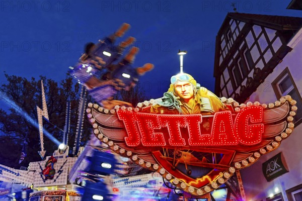 Jet lag ride at the All Saints Fair in front of a half-timbered house, Altstadt, Soest, North Rhine-Westphalia, Germany