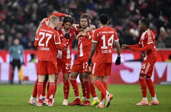 Goal cheers Konrad Laimer FC Bayern Munich FCB (27) Jonathan Tah FC Bayern Munich FCB (04) Hiroki Ito FC Bayern Munich FCB (21) Michael Olise FC Bayern Munich FCB (17) Tom Bischof FC Bayern Munich FCB (20) Luis Diaz FC Bayern Munich FCB (14) Wisdom Mike FC Bayern Munich FCB (36) Allianz Arena, Munich, Bayern, Germany