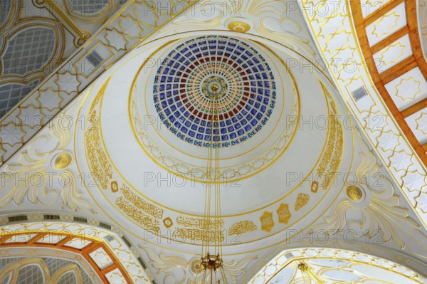 Masjid Omar Ali Saifuddien Mosque, Prayer Hall with decorated ceiling and cupola, Bandar Seri Begawan, Brunei