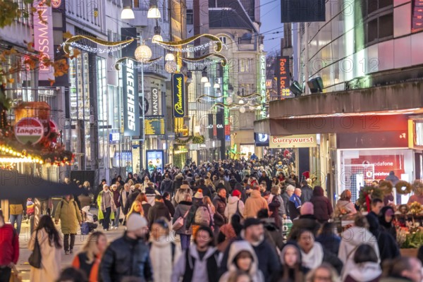 The Westenhellweg in Dortmund, pedestrian zone, city center, busy shopping street in mid-November, North Rhine-Westphalia, Germany