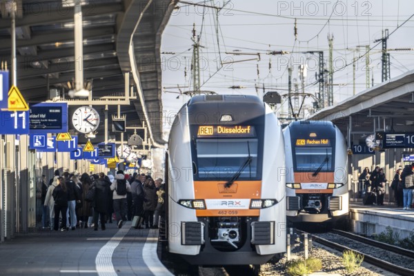 Dortmund Central Station, regional express trains, RRX, Rhein-Ruhr Express on the platform, RE4, RE11, North Rhine-Westphalia, Germany
