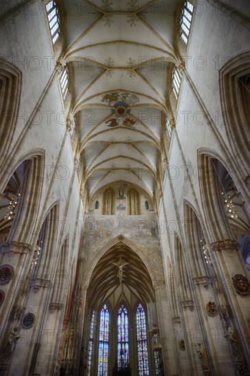 Interior view, central nave facing east, triumphal arch fighter with Jesus on the cross, vaulted ceiling, church ceiling, interior view, Our Lady of Ulm, Ulm Münster, Ulm, Baden-Württemberg, Germany