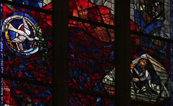 Interior photo, Dove of Peace, Window of the Promise by Peter Valentin Feuerstein, stained glass window, Our Lady of Ulm, Ulm Münster, Ulm, Baden-Württemberg, Germany