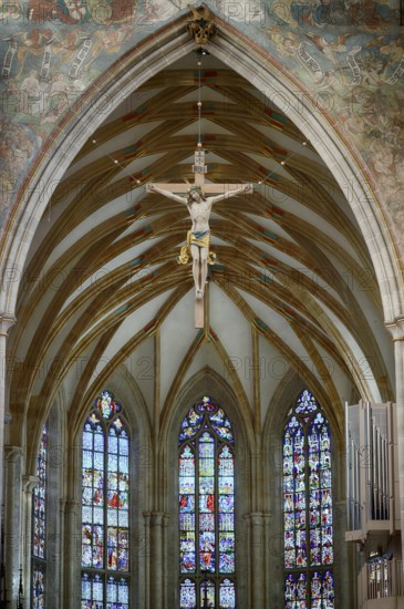 Interior view, central nave facing east, triumphal arch fighter with Jesus on the cross, interior view, Our Lady of Ulm, Ulm Münster, Ulm, Baden-Württemberg, Germany